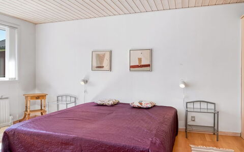 Sallie - 500M to the Fjord: Design Intérieur, Sol, Sol, Lit, Chambre, Meubles, Bois, Plafond, Parquet, Pièce