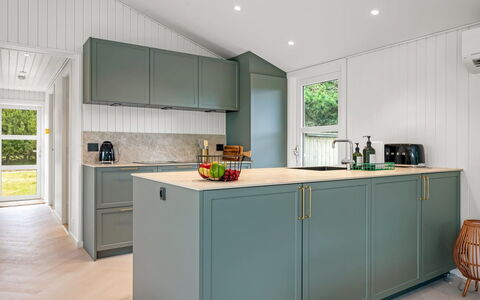 Talvikki - 1.2Km from the Sea: Bois, Sol, Design Intérieur, Cuisine, Cabinetry, Appareil De Cuisine, Meubles, Sol, Comptoir, Principaux Appliance