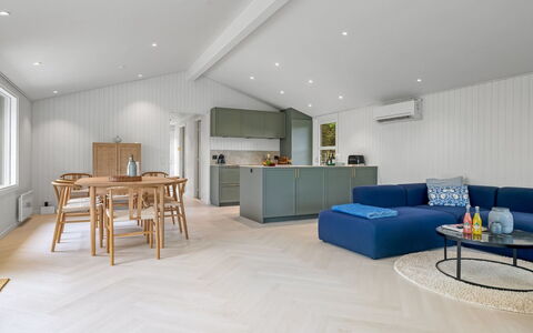 Talvikki - 1.2Km from the Sea: Sol, Design Intérieur, Sol, Bois, Meubles, Plafond, Parquet, Salon, Pièce, Revêtement De Sol Stratifié