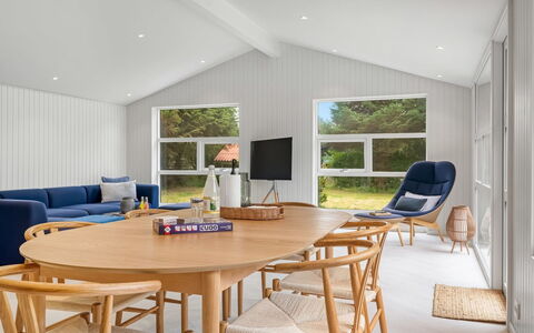Talvikki - 1.2Km from the Sea: Meubles, Design Intérieur, Sol, Sol, Bois, Table, Parquet, Plafond, Chaise, Salon