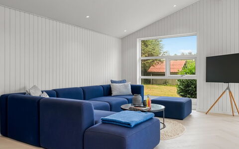Talvikki - 1.2Km from the Sea: Canapé, Salon, Sol, Meubles, Design Intérieur, Sol, Parquet, Throw Pillow