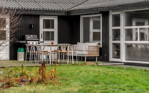 Talvikki - 1.2Km from the Sea: Bois, Domicile, Porche, Plate-Forme, Dur, Toit, Tache De Bois, Parquet, Eco Hôtel