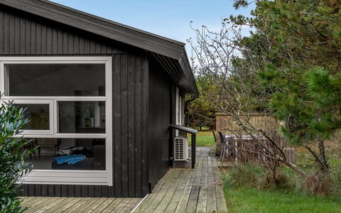 Talvikki - 1.2Km from the Sea: Bois, Domicile, Porche, Plate-Forme, Dur, Toit, Tache De Bois, Parquet, Eco Hôtel