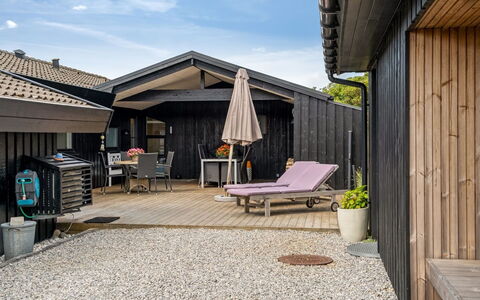 Jannus - 600M from the Sea: Bleu, Piscine, Meubles, Mobilier De Jardin, Recours, Chaise, Ombre, Eco Hôtel, Pot De Fleur