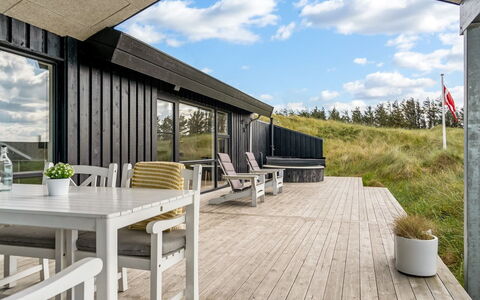 Jannus - 600M from the Sea: Bois, Meubles, Appartement, Pièce, Plafond, Tache De Bois, Chaise, Dur, Vernis, Lumber
