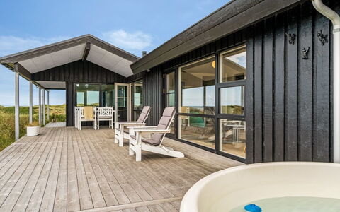 Jannus - 600M from the Sea: Bois, Meubles, Appartement, Pièce, Plafond, Tache De Bois, Chaise, Dur, Vernis, Lumber