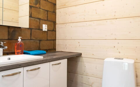 Käpälämäki: Bois, Sol, Sol, Meubles, Parquet, Design Intérieur, Lit Superposé, Pièce, Tache De Bois, Dur