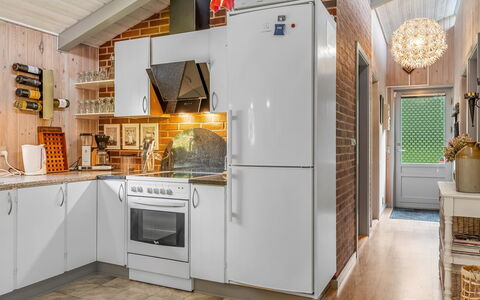 Anne - 30Km from the Sea: Appareil De Cuisine, Cuisine, Principaux Appliance, Réfrigérateur, Électroménager, Design Intérieur, Comptoir, Sol, Bois, Cabinetry
