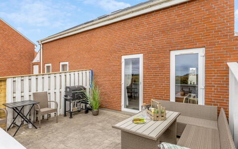 Steffan - 2.3Km from the Sea: Sol, Sol, Plafond, Design Intérieur, Comptoir, Cuisine, Cabinetry, Pièce, Principaux Appliance, Luminaire