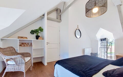Le Petit Papeu: Meubles, Design Intérieur, Lit, Chambre, Plafond, Bois, Sol, Sol, Pièce, Literie