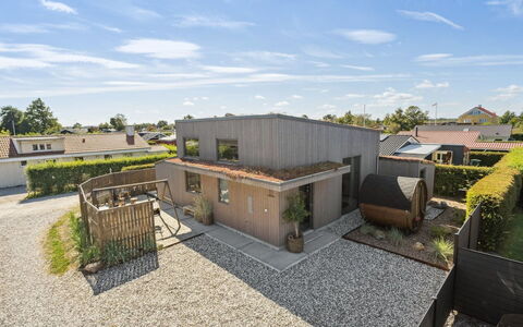 Elvie - 150M from the Sea: Bois, Domicile, Porche, Plate-Forme, Dur, Toit, Tache De Bois, Parquet, Eco Hôtel