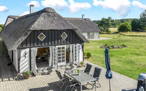Ronja - 1.3Km from the Sea: Bois, Meubles, Appartement, Pièce, Plafond, Tache De Bois, Chaise, Dur, Vernis, Lumber