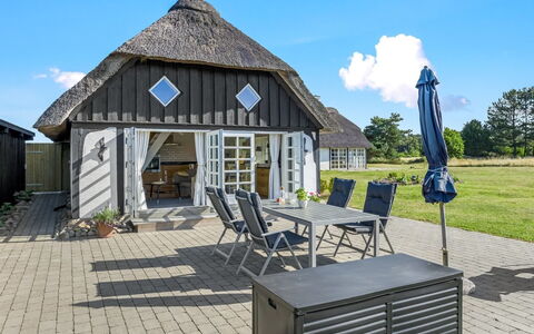 Ronja - 1.3Km from the Sea: Bois, Meubles, Appartement, Pièce, Plafond, Tache De Bois, Chaise, Dur, Vernis, Lumber