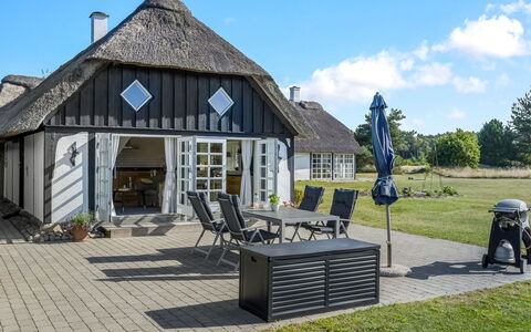 Ronja - 1.3Km from the Sea: Bois, Meubles, Appartement, Pièce, Plafond, Tache De Bois, Chaise, Dur, Vernis, Lumber