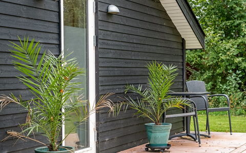 Silvia - from the Sea: Toit, Domicile, Porte, Chalet, Ombre, Siding, Cour, Biens, Arrière-Cour