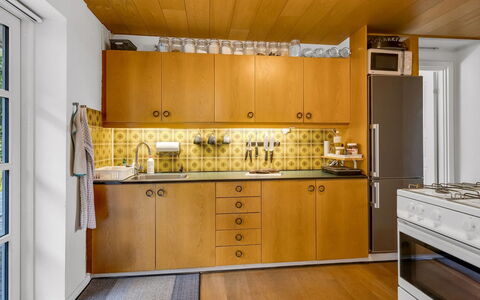 Lutz - 340M from the Sea: Cuisine, Comptoir, Sol, Cabinetry, Bois, Design Intérieur, Appareil De Cuisine, Principaux Appliance, Sol, Tiroir