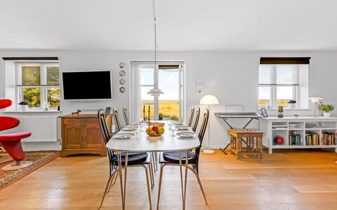 Lutz - 340M from the Sea: Meubles, Design Intérieur, Sol, Sol, Parquet, Chaise, Bois, Table, Plafond, Salle À Manger