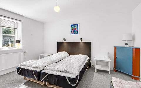 Lutz - 340M from the Sea: Meubles, Lit, Chambre, Design Intérieur, Plafond, Sol, Sol, Drap De Lit, Literie, Pièce