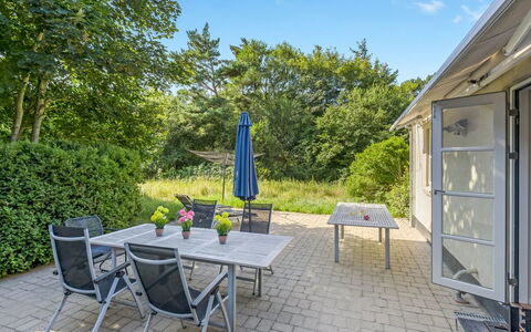 Lutz - 340M from the Sea: Toit, Maison, Domicile, Chalet, Siding, Biens, Allée, Batiments Jardin, Cour, Cabanon