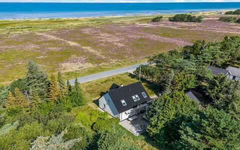 Lutz - 340M from the Sea: Toit, Maison, Domicile, Chalet, Siding, Biens, Allée, Batiments Jardin, Cour, Cabanon
