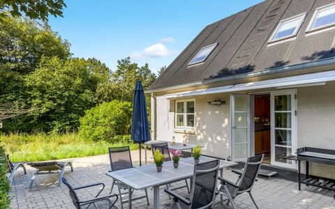 Lutz - 340M from the Sea: Toit, Maison, Domicile, Chalet, Siding, Biens, Allée, Batiments Jardin, Cour, Cabanon
