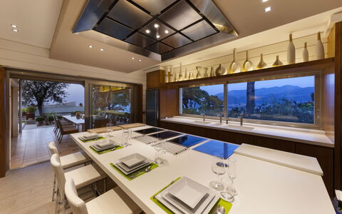 Villantonella: Design Intérieur, Cuisine, Meubles, Plafond, Sol, Éclairage, Comptoir, Domicile, Architecture, Sol