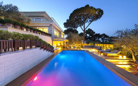 Villantonella: Piscine, Recours, Eco Hôtel, Biens, Villa, Manoir, Hacienda, Hôtel, Éclairage Paysager, Thermes