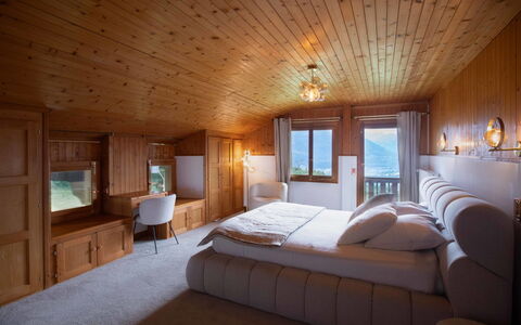 Champ de Brent: Chambre, Lit, Design Intérieur, Plafond, Literie, Drap De Lit, Meubles, Sol, Sol, Pièce