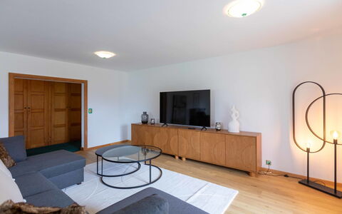 Champ de Brent: Design Intérieur, Sol, Meubles, Bois, Sol, Plafond, Éclairage, Canapé, Salon, Pièce