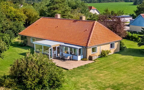 Makrina - 300M from the Sea: Chalet, Arrière-Cour, Cour, Batiments Jardin, Cabanon, Siding, Mobilier De Jardin, Cabane En Rondins, Structure En Plein Air, Cabane