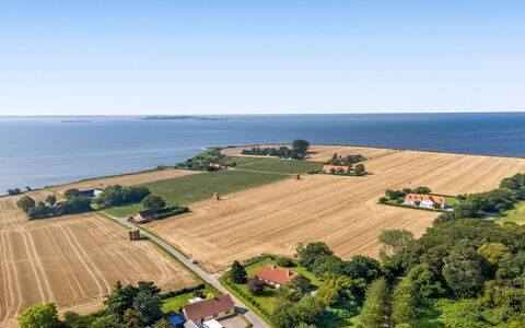 Makrina - 300M from the Sea: Chalet, Arrière-Cour, Cour, Batiments Jardin, Cabanon, Siding, Mobilier De Jardin, Cabane En Rondins, Structure En Plein Air, Cabane