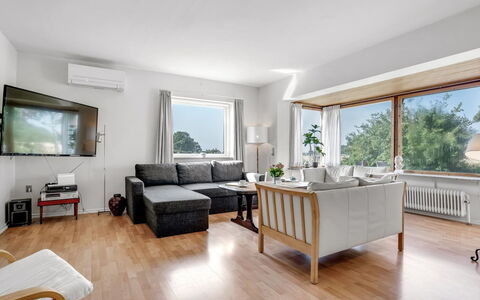 Makrina - 300M from the Sea: Chalet, Arrière-Cour, Cour, Batiments Jardin, Cabanon, Siding, Mobilier De Jardin, Cabane En Rondins, Structure En Plein Air, Cabane