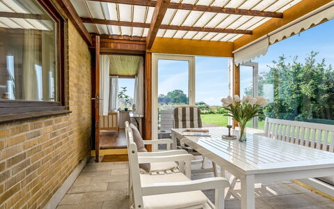 Makrina - 300M from the Sea: Chalet, Arrière-Cour, Cour, Batiments Jardin, Cabanon, Siding, Mobilier De Jardin, Cabane En Rondins, Structure En Plein Air, Cabane