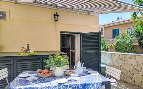 Casa Paolina: Meubles, Mobilier De Jardin, Store, Chaise, Ombre, Tableau De Plein Air, Structure En Plein Air, Plante D'Appartement, Balcon, Patio