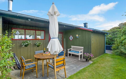 Nikolce - 500M from the Sea: Chalet, Arrière-Cour, Cour, Batiments Jardin, Cabanon, Siding, Mobilier De Jardin, Cabane En Rondins, Structure En Plein Air, Cabane