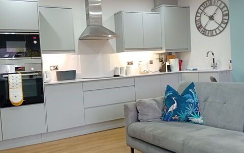 Harrogate 608: Sol, Design Intérieur, Cuisine, Appareil De Cuisine, Cabinetry, Comptoir, Principaux Appliance, Meubles, Sol, Plafond
