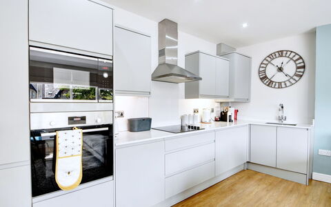 Harrogate 608: Cuisine, Appareil De Cuisine, Cabinetry, Design Intérieur, Principaux Appliance, Comptoir, Sol, Électroménager, Sol, Plafond