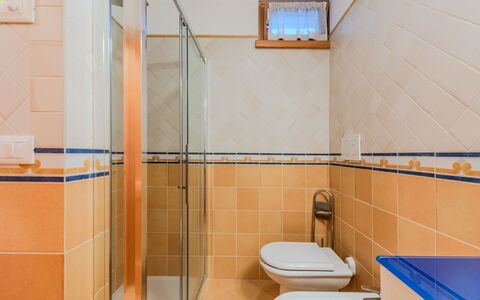 Terme di Comano 104: Sol, Luminaire Plomberie, Sol, Design Intérieur, Salle De Bains, Tuile, Plomberie, Robinet, Plafond, Évier