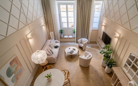 Elegant Apartments Near the Duomo: Design Intérieur, Meubles, Mur, Sol, Bois, Sol, Plafond, Éclairage, Salon, Pièce
