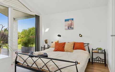 Troels - 945M from the Sea: Design Intérieur, Plafond, Appartement, Sol, Meubles, Sol, Pièce, Éclairage, Domicile, Canapé