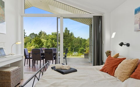 Troels - 945M from the Sea: Design Intérieur, Plafond, Appartement, Sol, Meubles, Sol, Pièce, Éclairage, Domicile, Canapé