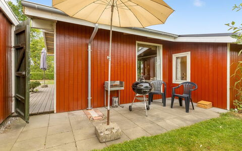 Wiggi - 250M from the Sea: Meubles, Table, Mobilier De Jardin, Tableau De Plein Air, Chaise, Tache De Bois, Ombre, Arrière-Cour, Chalet, Table Cuisine Et Salle A Manger