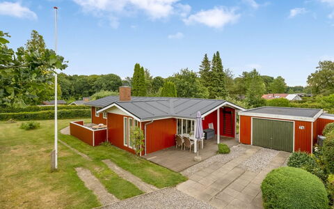 Wiggi - 250M from the Sea: Maison, Toit, Zone Résidentielle, Domicile, Chalet, Biens, Banlieue, Jardin, Pelouse, Aménagement Paysager