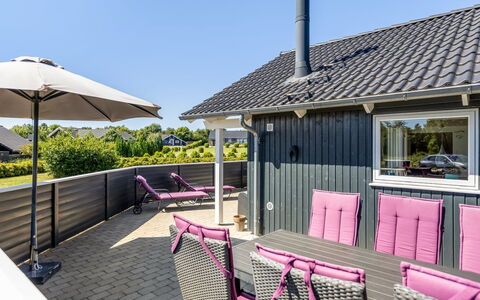 Rosamunde - 700M from the Sea: Toit, Maison, Domicile, Chalet, Siding, Biens, Allée, Batiments Jardin, Cour, Cabanon