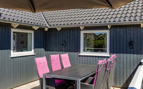 Rosamunde - 700M from the Sea: Toit, Maison, Domicile, Chalet, Siding, Biens, Allée, Batiments Jardin, Cour, Cabanon