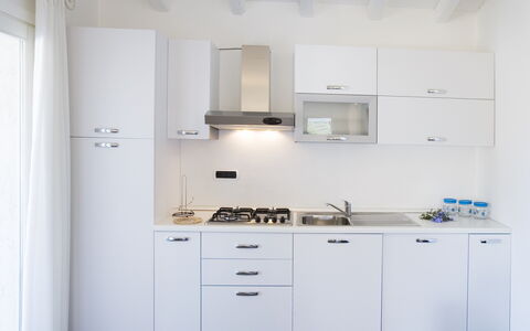 Villa Leccio 2: Cuisine, Principaux Appliance, Appareil De Cuisine, Comptoir, Cabinetry, Design Intérieur, Cuisinière, Électroménager, Evier, Sol