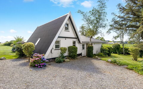 Murtuz - 50M from the Sea: Chalet, Arrière-Cour, Cour, Batiments Jardin, Cabanon, Siding, Mobilier De Jardin, Cabane En Rondins, Structure En Plein Air, Cabane