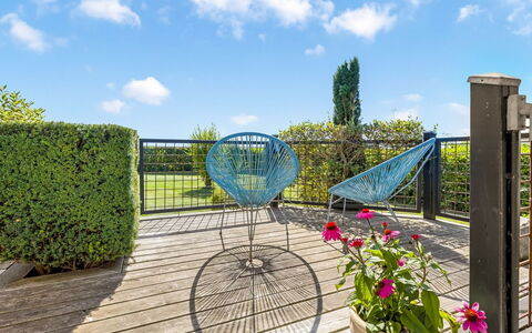 Murtuz - 50M from the Sea: Maison, Toit, Domicile, Chalet, Biens, Ferme, Villa, Porche, Siding