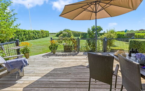 Murtuz - 50M from the Sea: Maison, Toit, Domicile, Chalet, Biens, Ferme, Villa, Porche, Siding