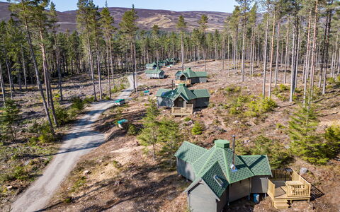 Ballater 101: Paysage, Toit, Communauté Des Plantes, Lot Terre, Zone Rurale, Chalet, Forêt, Village, Des Bois, Cabane